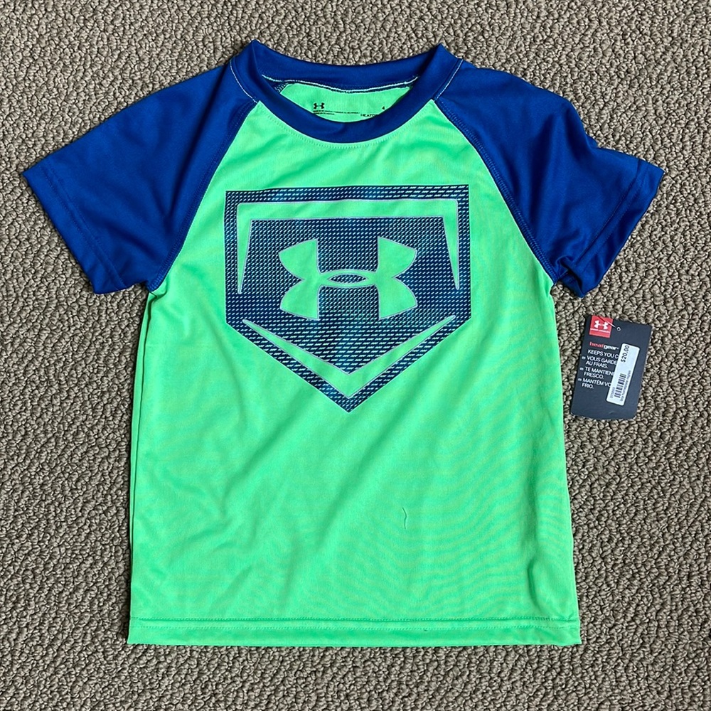 Under Armour heatgear size 4 boys. New!
